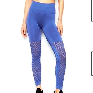 Victoria’s Secret Sport Seamless Tight Leggings-Size Small NWT